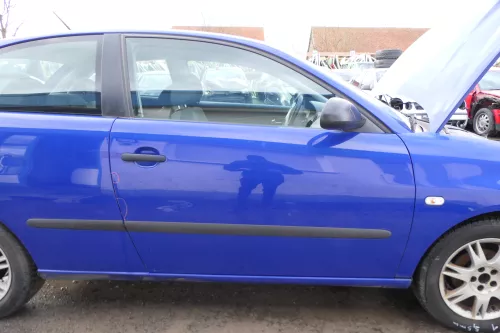 Seat Ibiza 6L Tür Fahrertür 2/3-Türer vorne rechts blau LS5G ohne Anbauteile