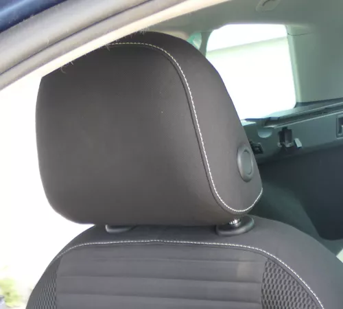 1x Golf 7 5G AU Kopfstützen Kopfstütze vorne rechts oder links schwarz weiße Näh