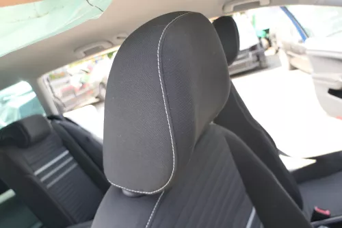 1x Golf 7 5G AU Kopfstützen Kopfstütze vorne rechts oder links schwarz weiße Näh (169166)