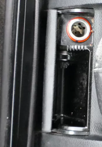 Passat 3B 3BG Aschenbecher Zigarettenanzünder vorne schwarz 3B0857961AC A94 (172478)