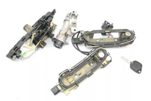 Audi A3 8L Schloßsystem 2x Türschloß 1x Schlüssel Schloß Zündschloß 4-Türer Heck