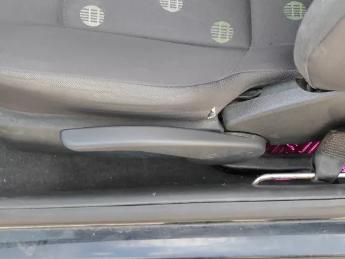 Seat Arosa VW Lupo Sitz vorn links Fahrersitz Höhenverstellung höhenverste rot (185995)