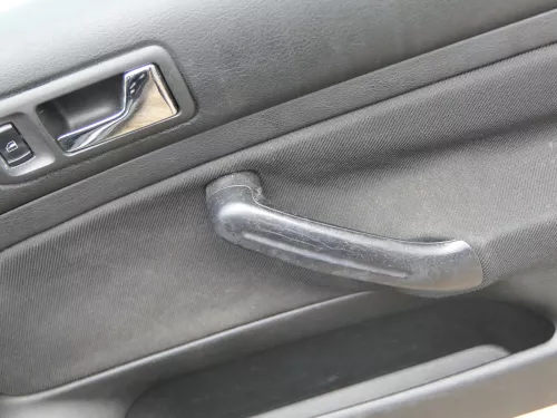 VW Golf 4 2/3-Türer Türverkleidung Verkleidung Tür vorne rechts schwarz (186008)