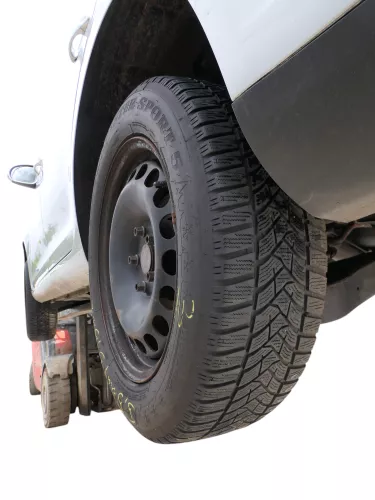 2x VW Passat 3C Golf Reifen Winterrreifen M&S 205/60 R16 92H Felgen 5,5-6mm (186087)