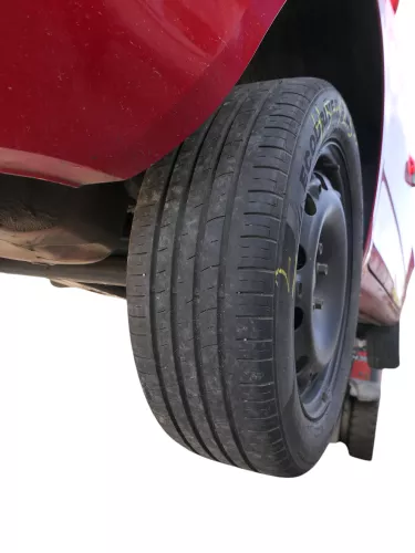 4x VW Polo 9N 6R Felgen Reifen 195/55 R15 85V Sommerreifen ca. 4-6mm (186466)