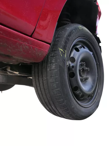 4x VW Polo 9N 6R Felgen Reifen 195/55 R15 85V Sommerreifen ca. 4-6mm (186466)