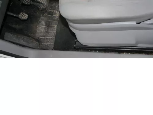 VW Caddy 2k Teppich Innenraumteppich Innen vorne + mitte- schwarz (186521)