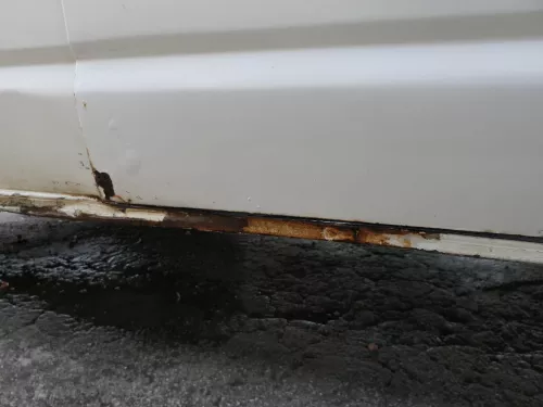 VW T5 Facelift T6 Tür rechts Schiebetür mit Scheibe weiß R902 Fenster - Delle (186916)