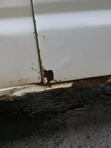 VW T5 Facelift T6 Tür rechts Schiebetür mit Scheibe weiß R902 Fenster - Delle (186916)