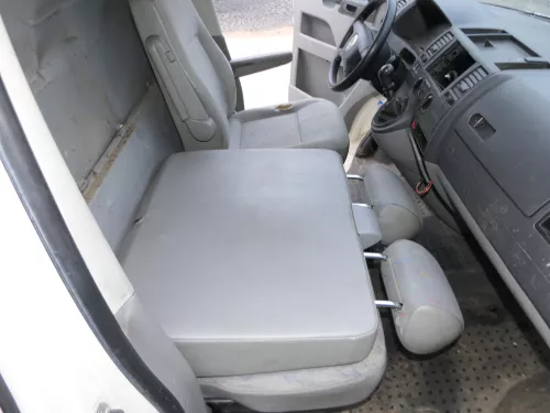 T5 Sitz vorne rechts Beifahrersitz Sitzbank Doppelsitz mit Sitzkonsole + Kopfstü (186919)