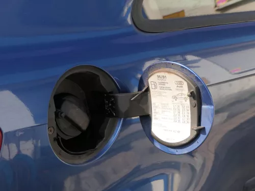 Audi A3 8P Tankdeckel Klappe Tankklappe Deckel Tank blau LZ5C 2/3-Türer (187253)